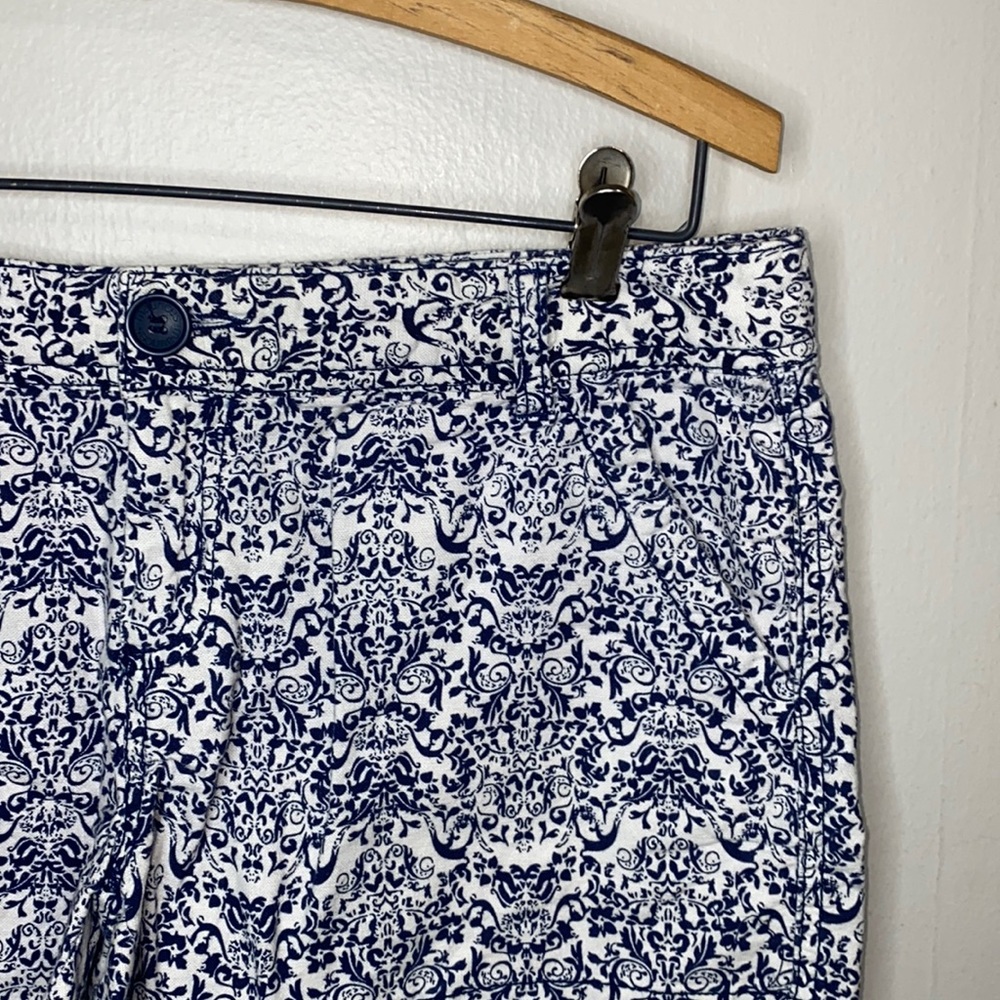 🎱Maurice’s blue and white patterned shorts! - Picture 1 of 7